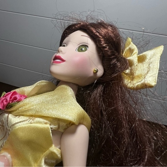 Porcelain Beauty and the Beast Belle doll - Picture 4 of 10